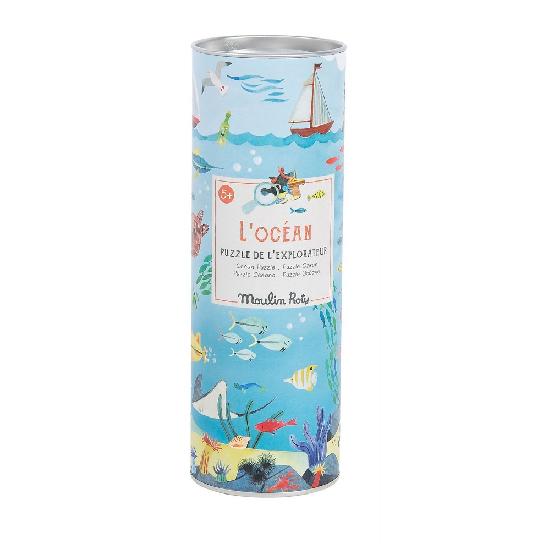 White background with L'Ocean Explorateur Puzzle by Moulin Roty in the package. The package is a cylinder with an ocean view all around.